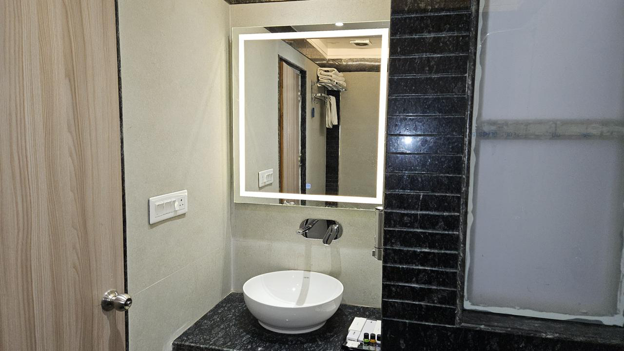 Deluxe Room 3
